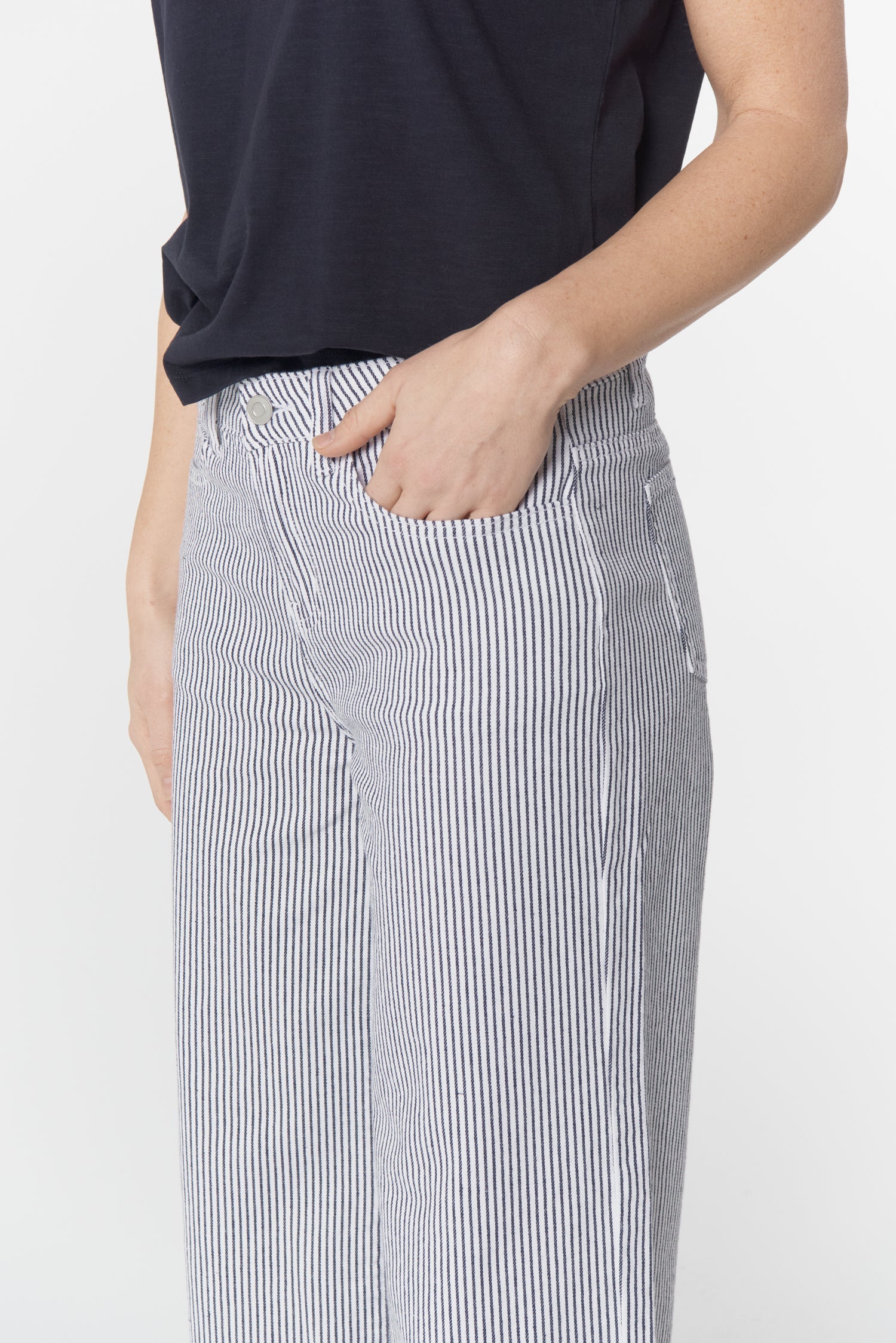 5 Pocket Crop Wide Leg Jean - Navy/White by Goondiwindi Cotton. Timeless women’s fashion using natural fibres and classic shapes